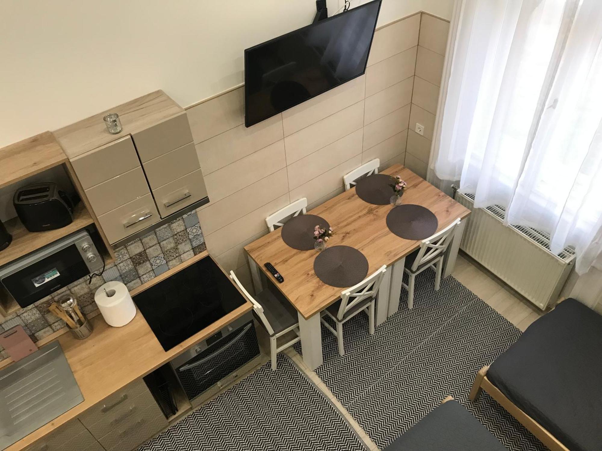 Mora Apartman 2 Kiskunfélegyháza Exterior foto