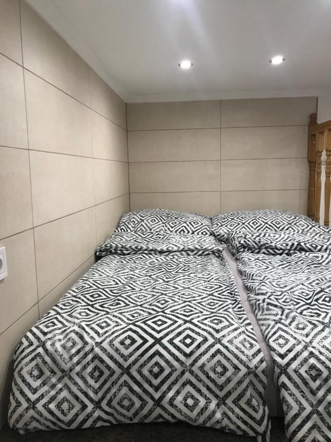 Mora Apartman 2 Kiskunfélegyháza Exterior foto
