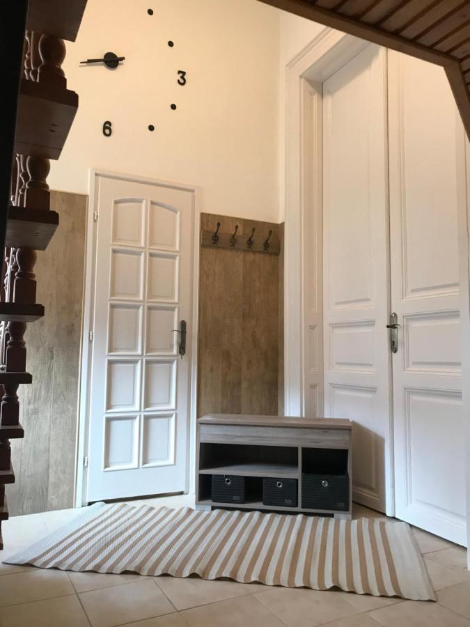 Mora Apartman 2 Kiskunfélegyháza Exterior foto